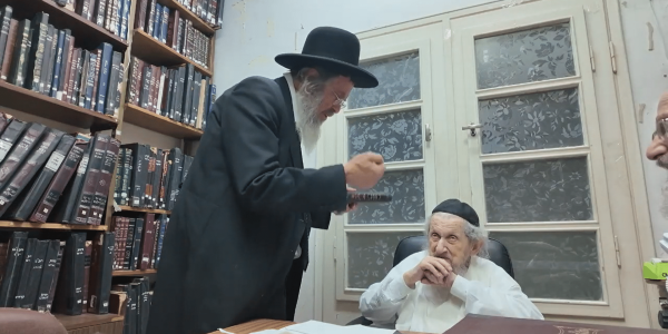 הגר"ד כהן במעונו של מרן הגר"ד לנדו