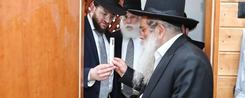 קביעת-מזוזה-חשון-פה.-צילום-שמואל-שנקר-101