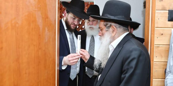 קביעת-מזוזה-חשון-פה.-צילום-שמואל-שנקר-101