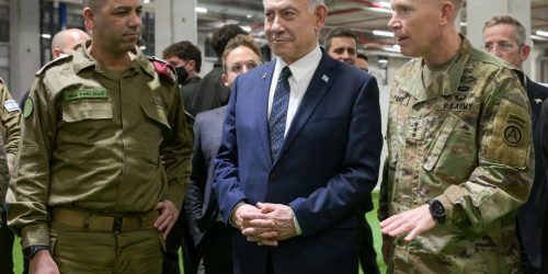 ראש הממשלה בנימין נתניהו במפקדה המשותפת בקריית גת/ צילום: מעיין טואף - לע"מ