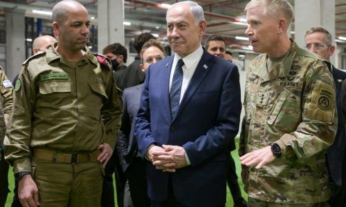 ראש הממשלה בנימין נתניהו במפקדה המשותפת בקריית גת/ צילום: מעיין טואף - לע"מ