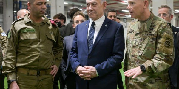 ראש הממשלה בנימין נתניהו במפקדה המשותפת בקריית גת/ צילום: מעיין טואף - לע"מ