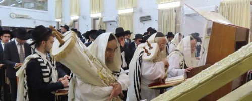 ראשי הישיבה מרן הגהג רבי אריה לוי שליטא והגאון רבי דב לב שליטא בכל נדרי (2)