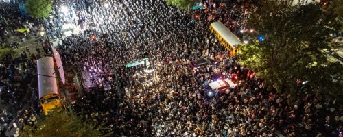 רבבת-חסידי-חבד-בתפילה-בעקבות-המצב-הביטחוני-בישראל.-צילום-דב-בער-הכטמן-7