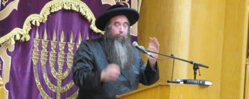 רבי-יחזקאל-שרגא-ברוך-הלברשטאם-בשיחת-הכנה-לראש-השנה-בביהמד-המרכזי-דחסידי-בעלזא.-באדיבות-המצלם-68