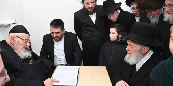 רבינו מנחם את מרן הגרמ''צ ברגמן - צילום שוקי לרר (9)