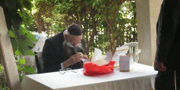 הגרי"א שוורץ בבית הוראה במנין חצרות לפני חודשיים