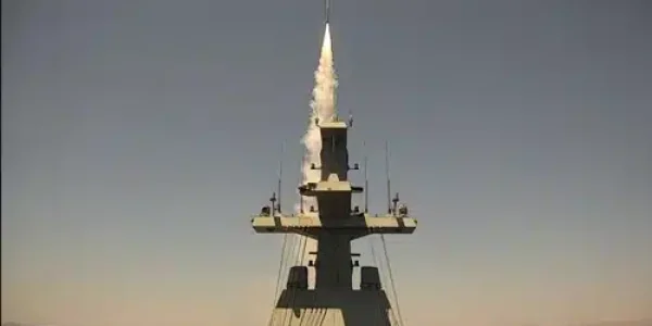 שיגור מיירט מספינה  צילום: דו"צ