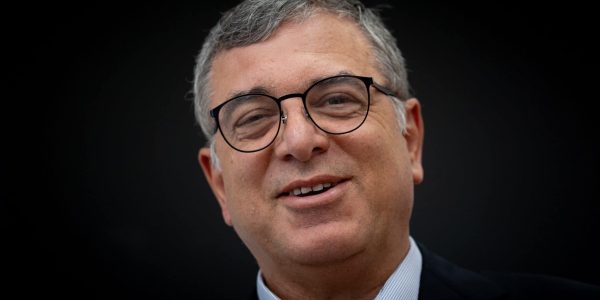 שלמה פילבר מגיע לעדותו במשפט נתניהו// צילום: יונתן זינדל/פלאש 90