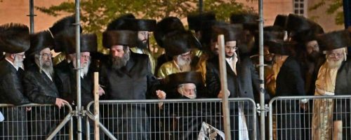 שמחת החתונה לנכד כק אדמור מתולדות אברהם יצחק בן הזקונים לבנו הרהצ ראש ישיבת תואי שליטא. צילום יהושע פרוכטר (28)