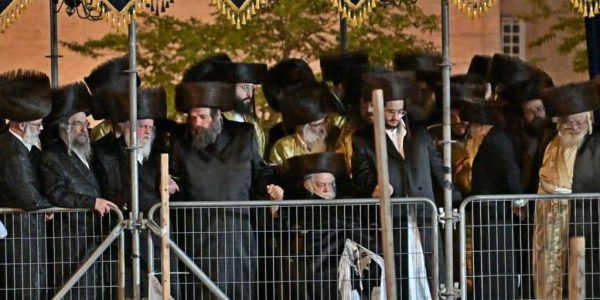 שמחת החתונה לנכד כק אדמור מתולדות אברהם יצחק בן הזקונים לבנו הרהצ ראש ישיבת תואי שליטא. צילום יהושע פרוכטר (28)