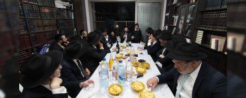 שמחת חג במעונו של הגר''י משדי. צילום - איתי קצב (4)