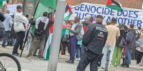 ההפגנות מחוץ למסיבת העיתונאים