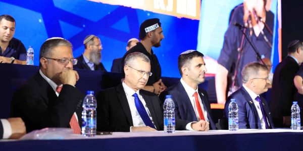 שרי הימין בעצרת נגד היועצת המשפטית. צילום: אלישע גרוסברג