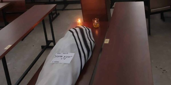 מעמד ה"לווייה" שערכו בחורי הישיבה. באדיבות המצלם