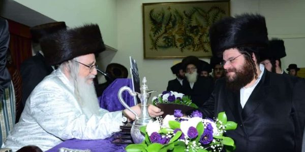 לוק עם מורו ורבו האדמו"ר מצאנז שיבדלחט"א. צילום: משה גולדשטיין