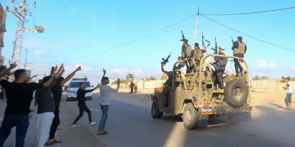 מחבלי חמאס על רכב צבאי שגנבו מישראל